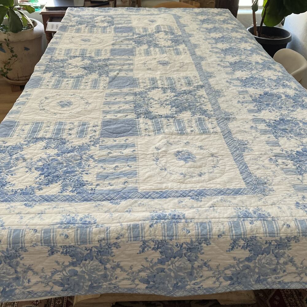 Hand Quilted Vintage Blue Floral Cotton Quilt Bedspread 96"x90" - Picture 13 of 16